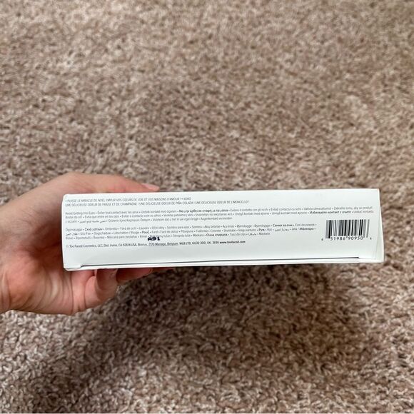 Too Faced Christmas in the City Limited Edition Makeup Box Set - Picture 3 of 8